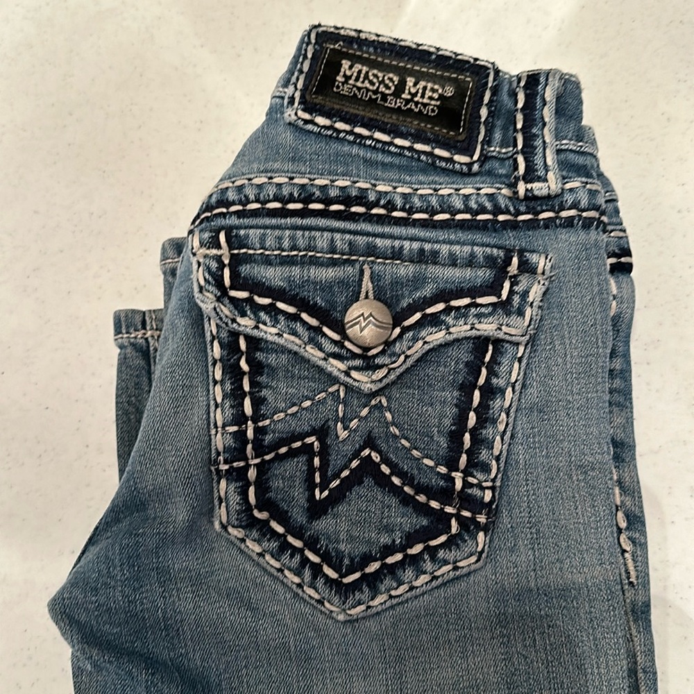 Light wash miss me jeans